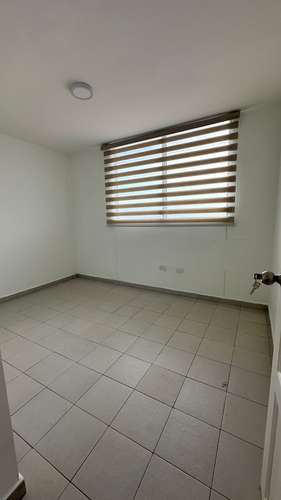 Alquilo apartamento en torres de españa. Zona céntrica y cerca de todo.  - Imagen 4