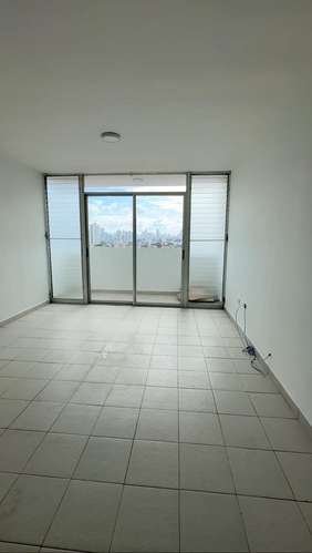 Alquilo apartamento en torres de españa. Zona céntrica y cerca de todo. 