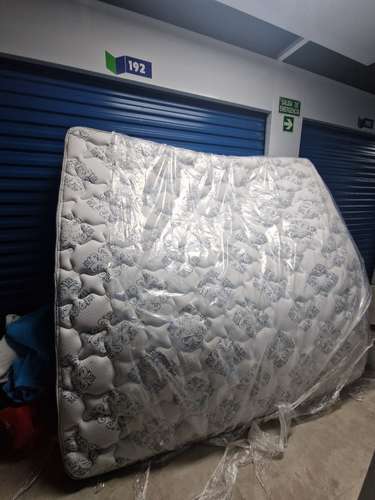 Colchón Simmons Beautyrest Silver King con base de cama, sin manchas, 2 años de uso
