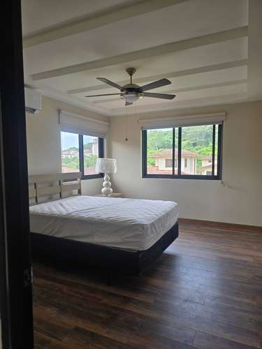 Venta de exclusiva casa rodeada de naturaleza en Embassy Club - Clayton - Imagen 13