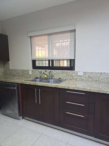 Venta de exclusiva casa rodeada de naturaleza en Embassy Club - Clayton - Imagen 11