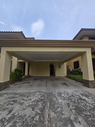 Venta de exclusiva casa rodeada de naturaleza en Embassy Club - Clayton - Imagen 2