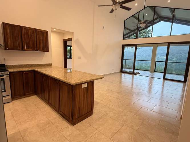 SE VENDE ACOGEDORA CASA A ESTRENAR CON VISTA A LAS MONTAÑAS Y CERRO PICACHO