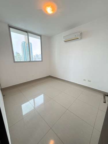 Alquilo apartamento en San Francisco, Linea Blanca, 3 recamaras, Balcón, Área social, 100m2.