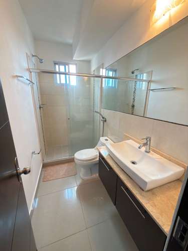 Alquilo apartamento en San Francisco, Linea Blanca, 3 recamaras, Balcón, Área social, 100m2.