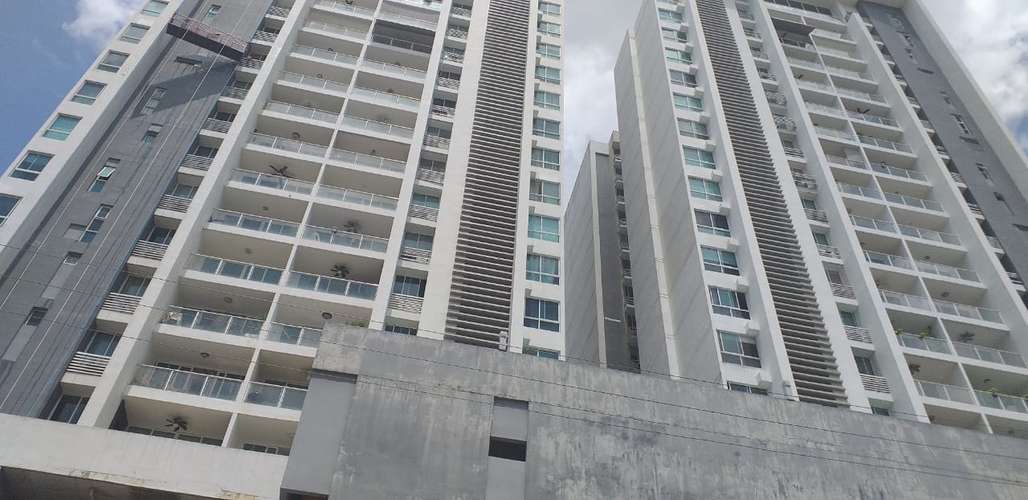 Alquilo apartamento en El Cangrejo, línea blanca, 3 recamaras, con Balco, Cerca de Via Argentina.