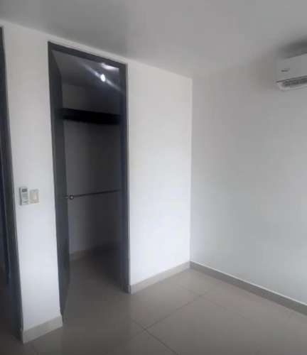 Alquilo apartamento en El Cangrejo, línea blanca, 3 recamaras, con Balco, Cerca de Via Argentina.