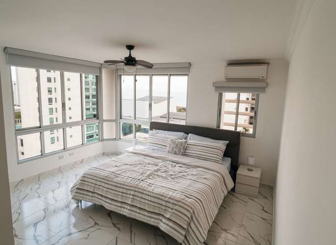 Alquilo apartamento amoblado en San Francisco, 2 recamaras, línea blanca nueva, balco, 105m2.