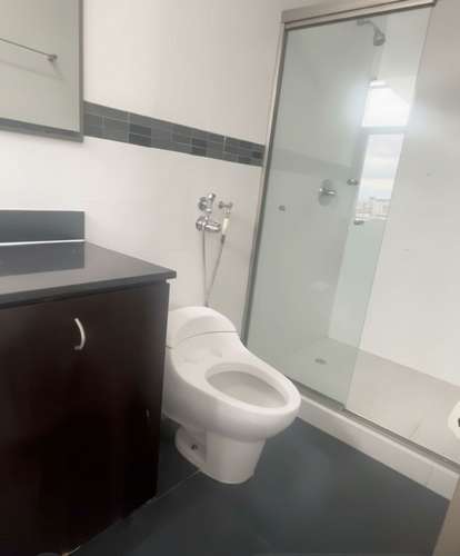 Alquilo apartamento en El Cangrejo, línea blanca, 3 recamaras, con Balco, Cerca de Via Argentina.