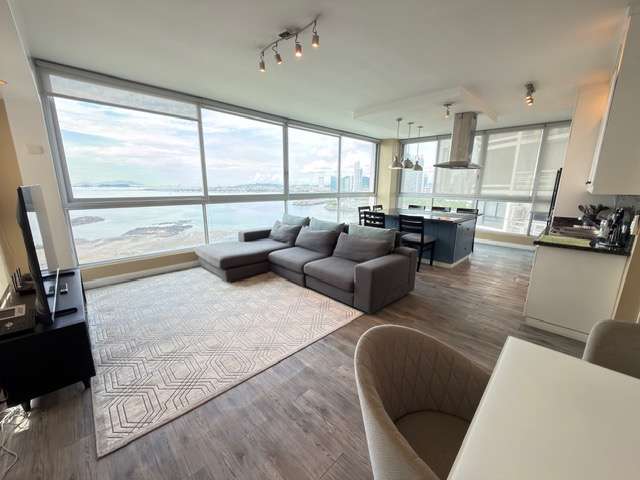Alquilo apartamento full amoblado en Ave, Balboa, 2 recamaras, 145m2, vista al Mar, remodelado.