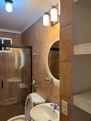 Alquilo apartamento amoblado en San Francisco, 2 recamaras, línea blanca nueva, balco, 105m2.