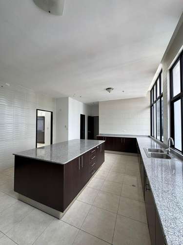 Apartamento en Dos Mares Amplios Espacios Con 4 Recamaras Y 4 Parking