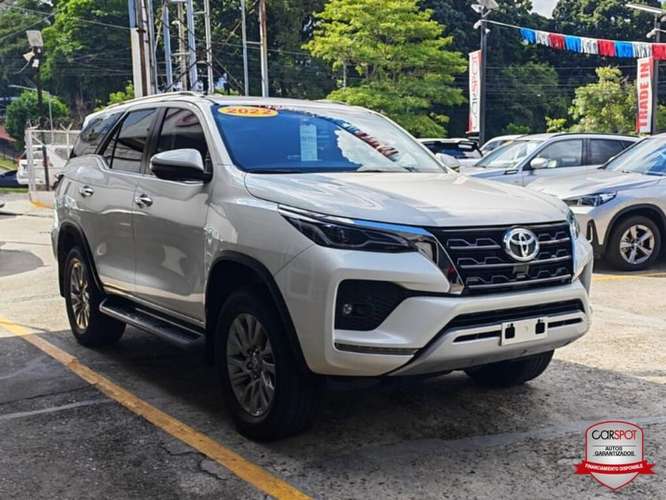 Toyota Fortuner SRV 2022 Automática EE5056 - Imagen 3