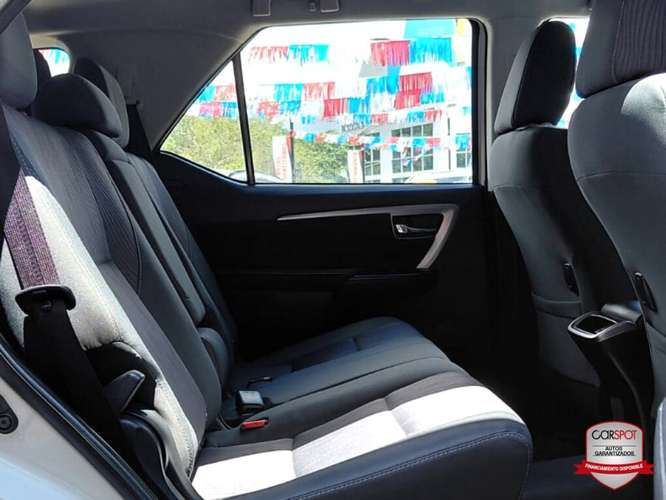 Toyota Fortuner SRV 2022 Automática EE5055 - Imagen 9