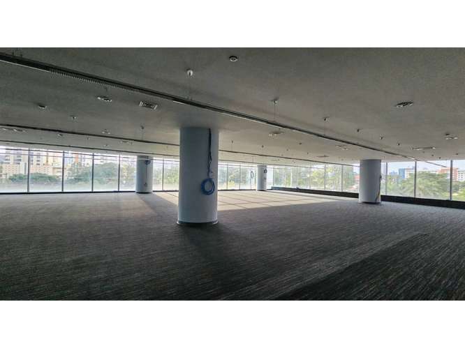 SE VENDE OFICINA OCEAN BUSSINESS PLAZA 830M CON DIVISIONES VACIA