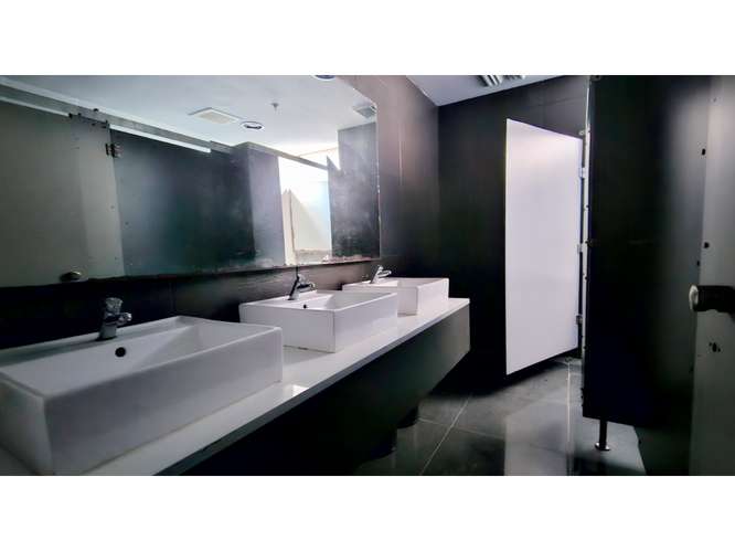 OFICINA / OCEAN BUSSINESS PLAZA / 830M / CON DIVISIONES / VACIA