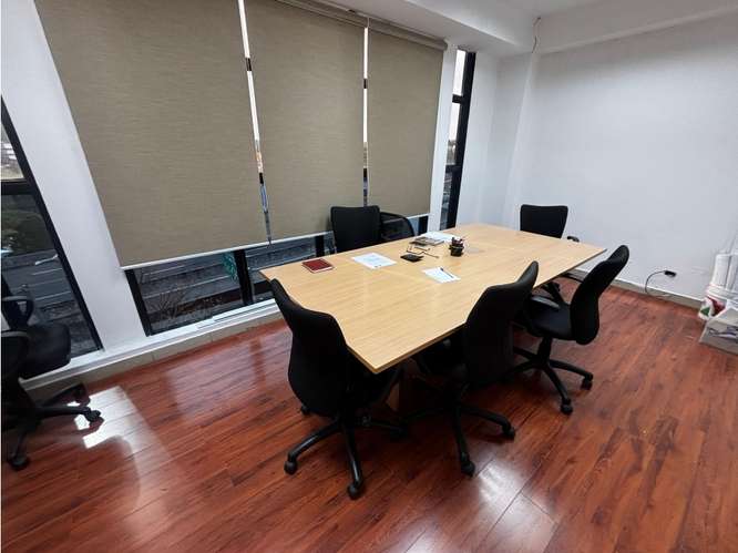 SE VENDE OFICINA 75M EN TUMBA MUERTO PLAZA EDISON CON DIVISIONES - Imagen 14