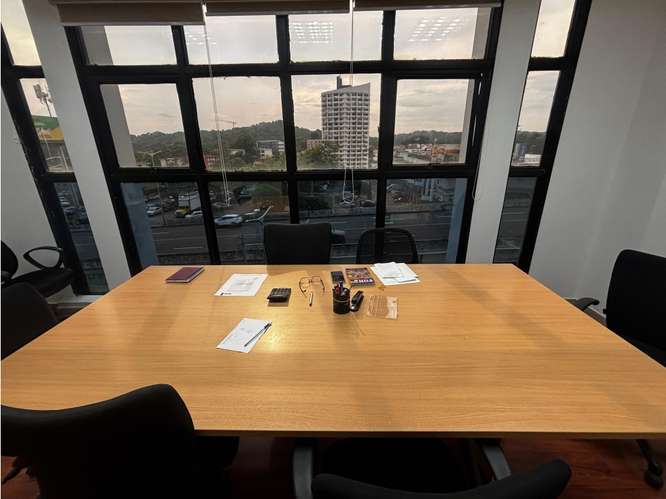SE VENDE OFICINA 75M EN TUMBA MUERTO PLAZA EDISON CON DIVISIONES - Imagen 4