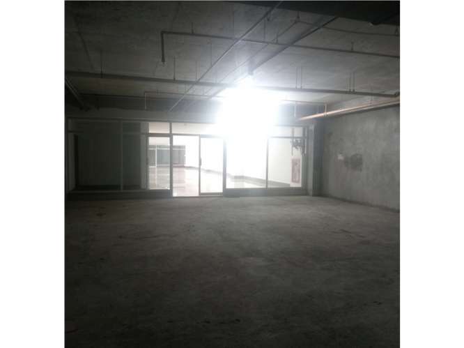 SE ALQUILA LOCAL 342 M2 EN EL CENTRO COMERCIAL VILLA LUCRE  PISO MEDIO - Imagen 5