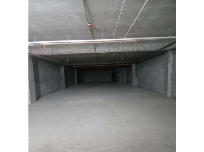 SE ALQUILA LOCAL 342 M2 EN EL CENTRO COMERCIAL VILLA LUCRE  PISO MEDIO - Imagen 4