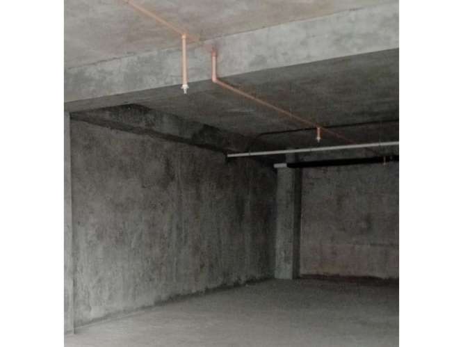 CENTRO COMERCIAL VILLA LUCRE / 142M / SOBRE VIA PRINCIPAL / PISO MEDIO