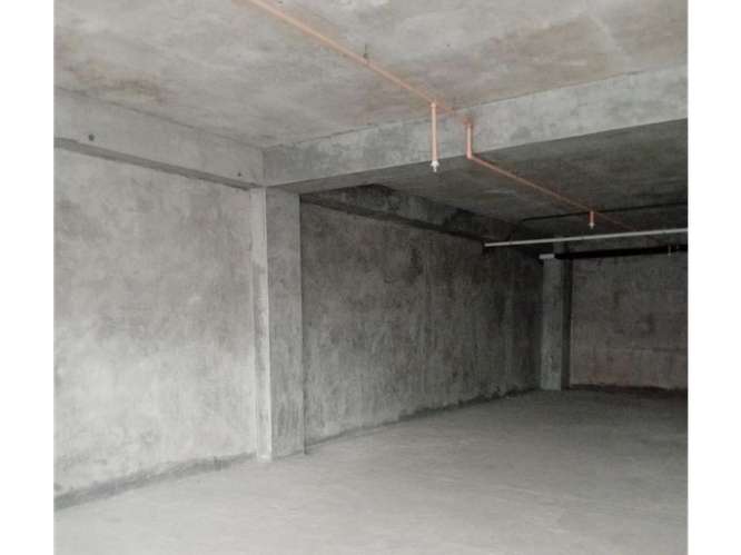 SE ALQUILA LOCAL 139 M2 EN CENTRO COMERCIAL VILLA LUCRE SOBRE VIA - Imagen 2