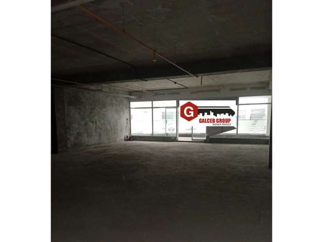 SE ALQUILA LOCAL 139 M2 EN CENTRO COMERCIAL VILLA LUCRE SOBRE VIA - Imagen 3
