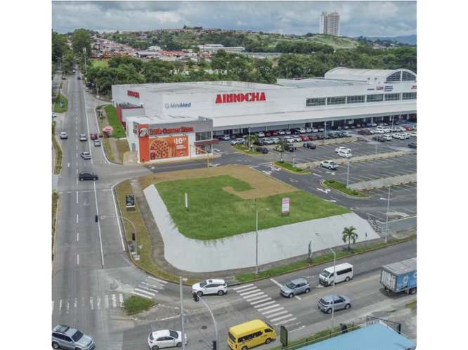 SE ALQUILA LOCAL 139 M2 EN CENTRO COMERCIAL VILLA LUCRE SOBRE VIA - Imagen 10