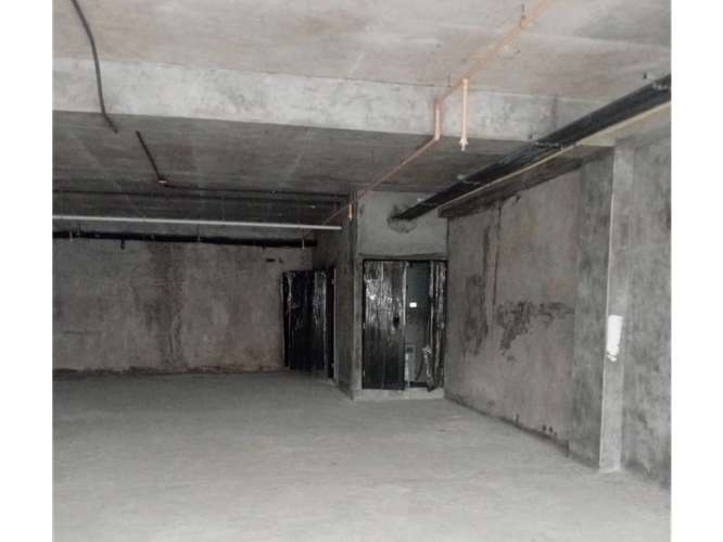 SE ALQUILA LOCAL 139 M2 EN CENTRO COMERCIAL VILLA LUCRE SOBRE VIA