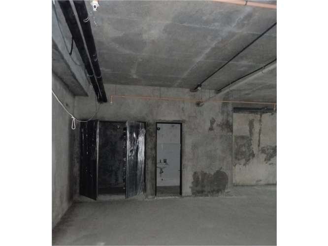 CENTRO COMERCIAL VILLA LUCRE / 139M / PISO MEDIO / SOBRE VIA PRINCIPAL - Imagen 4