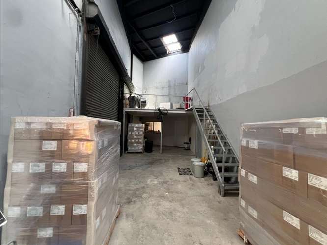SE ALQUILA LOCAL CON BODEGA  265 M2 EN COSTA DEL ESTE  SOBRE VIA - Imagen 9