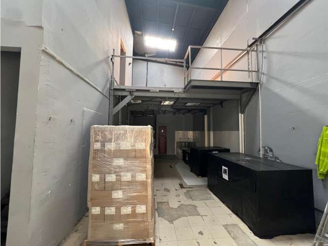 SE ALQUILA LOCAL CON BODEGA  265 M2 EN COSTA DEL ESTE  SOBRE VIA - Imagen 17