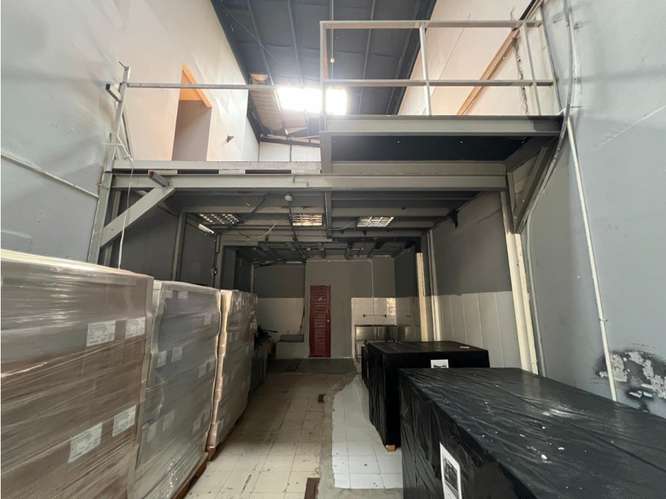 SE ALQUILA LOCAL CON BODEGA  265 M2 EN COSTA DEL ESTE  SOBRE VIA - Imagen 8