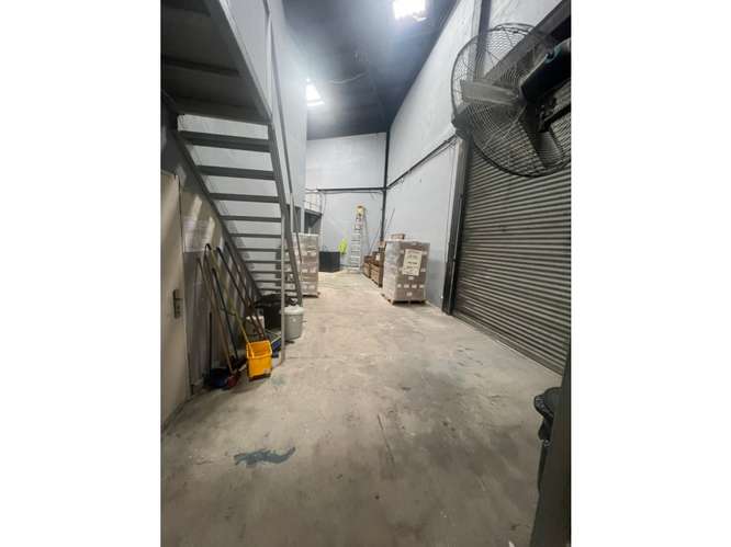 SE ALQUILA LOCAL CON BODEGA  265 M2 EN COSTA DEL ESTE  SOBRE VIA - Imagen 5