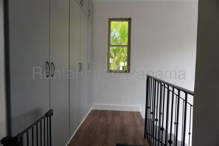 Venta de Casa Remodelada en Clayton - Imagen 19
