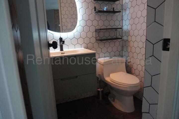 Venta de Casa Remodelada en Clayton - Imagen 3