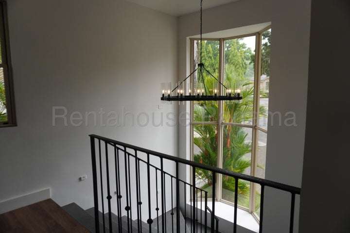 Venta de Casa Remodelada en Clayton - Imagen 14