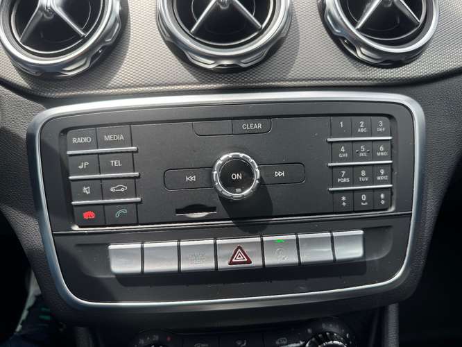 MERCEDES BENZ GLA200