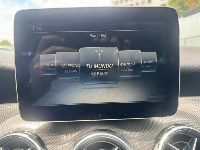 MERCEDES BENZ GLA200