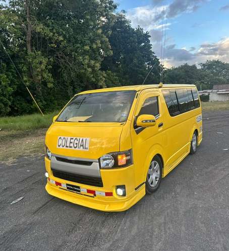 Toyota Hiace año 2013 