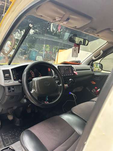 Toyota Hiace 2013