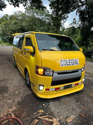Toyota Hiace 2013