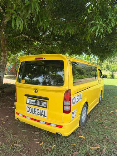 Toyota Hiace 2013