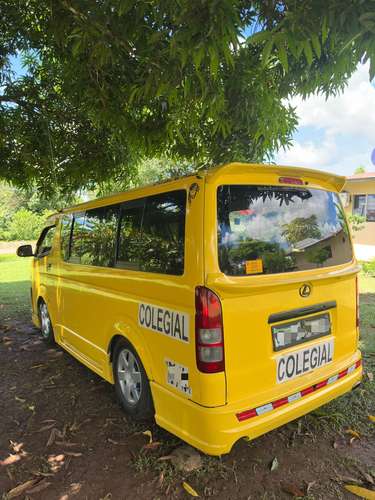 Toyota Hiace 2013