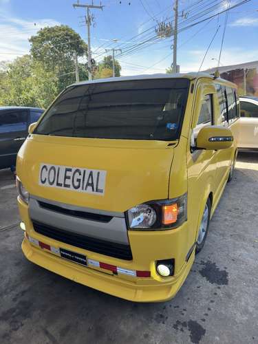Toyota Hiace 2013
