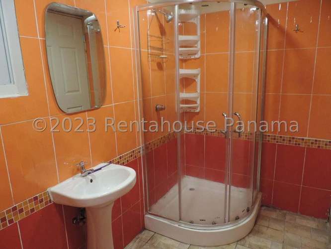 Venta casa duplex en La Locería, Panamá - patio trasero y garage | uVIK-25-1307