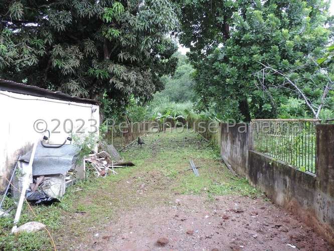 Venta casa duplex en La Locería, Panamá - patio trasero y garage | uVIK-25-1307