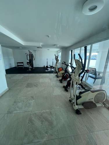 Alquilo apartamento en Vía España, 2 recamaras, vacío, solo A/C, área social completa, 90m2. - Imagen 11
