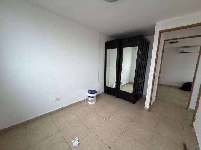 Alquilo apartamento en Vía España, 2 recamaras, vacío, solo A/C, área social completa, 90m2. - Imagen 8