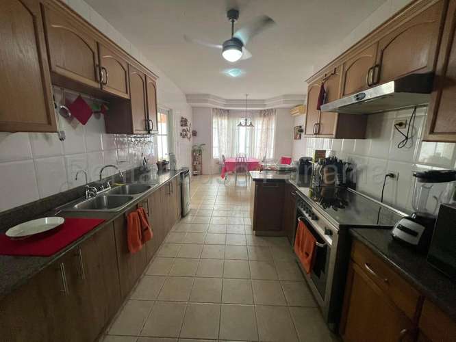VENDO Casa en Residencial Palmeras del Este. 578m2 MAG